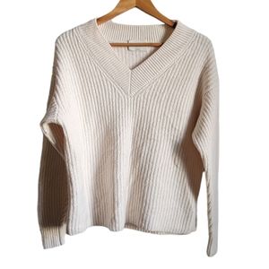 ARITZIA WILFRED Belize Chunky Merino Wool V-Neck Sweater 2